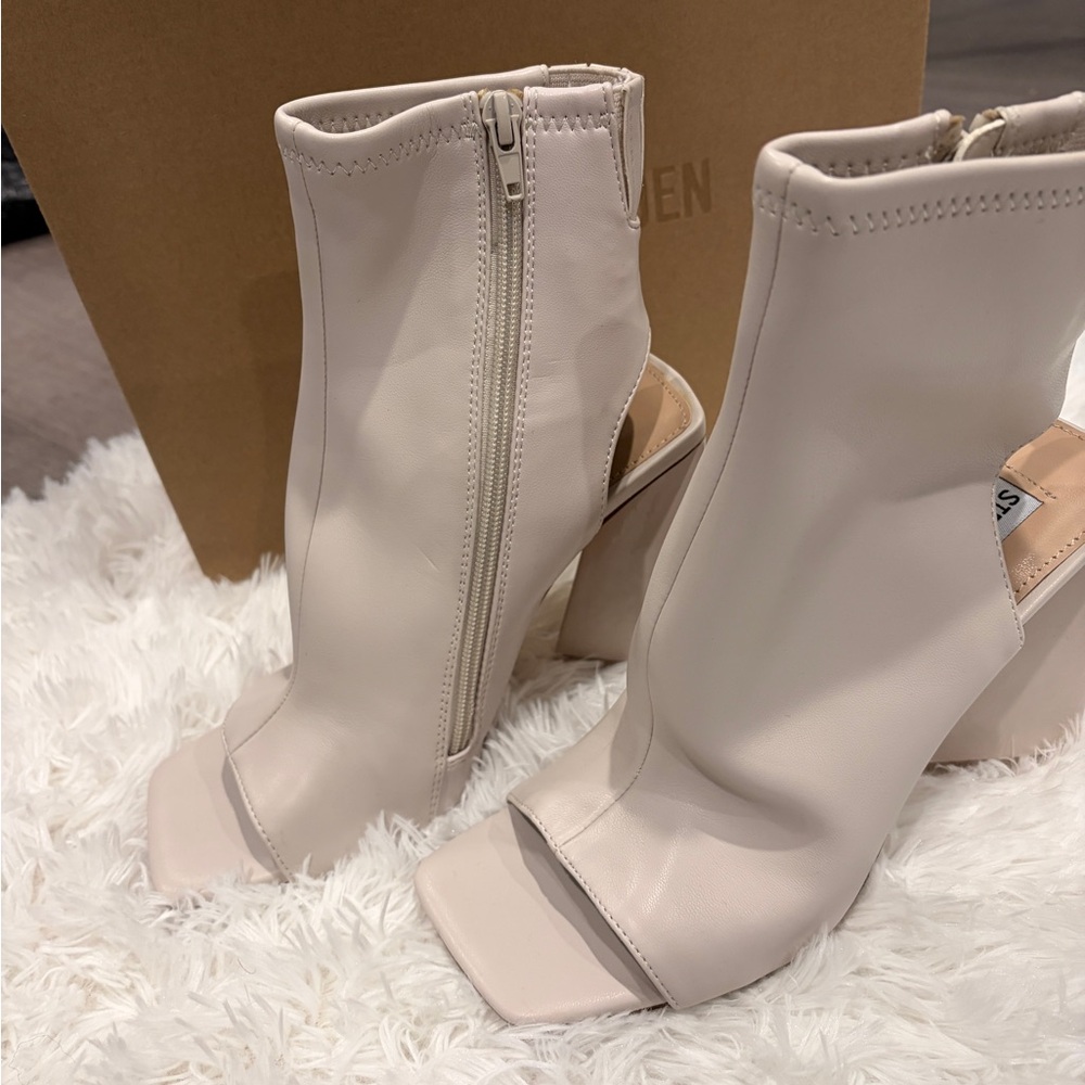 Steve Madden Cream Heeled Ankle Boots